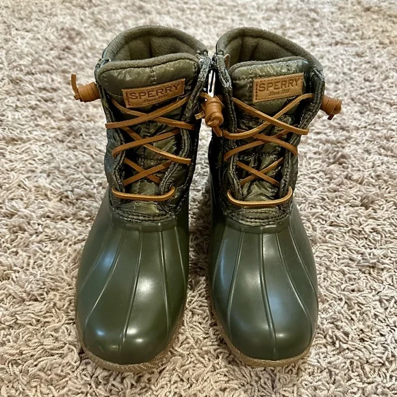 Sperry Saltwater Duck Boot in Dark Olive - Size 8 - Picture 2 of 4